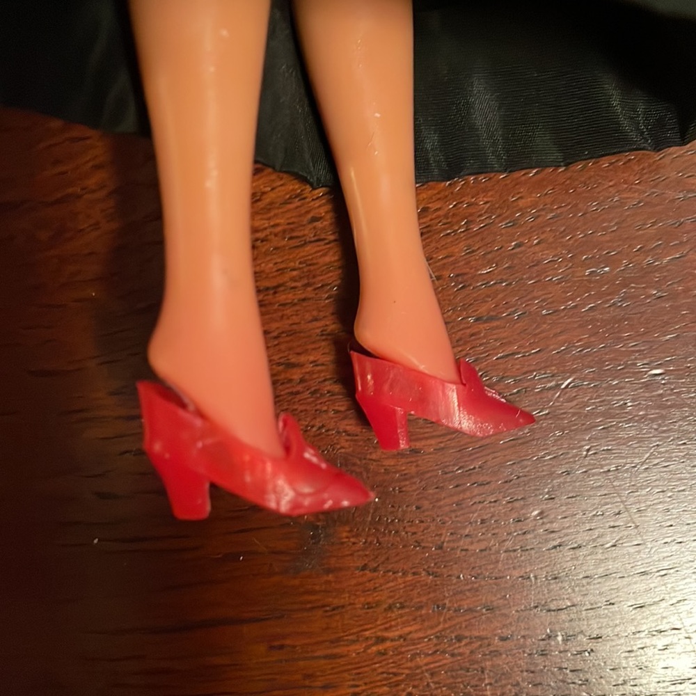 1980s Barbie wearing handmade outfit with real fur. - Picture 16 of 16